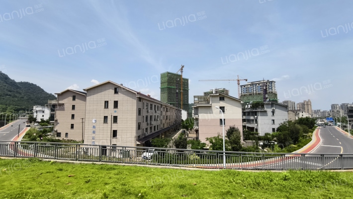 卧龙三村外景图