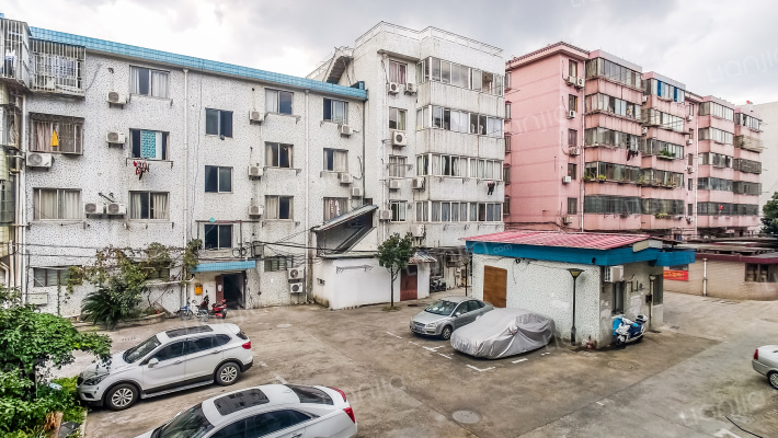 大地园林宿舍外景图