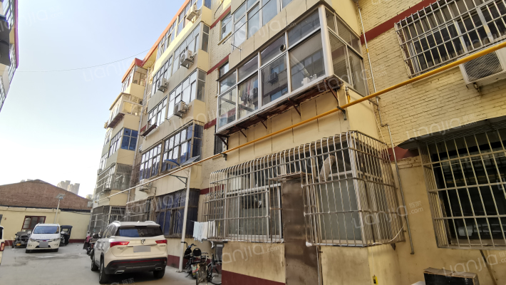 造纸厂家属楼（工委胡同）外景图