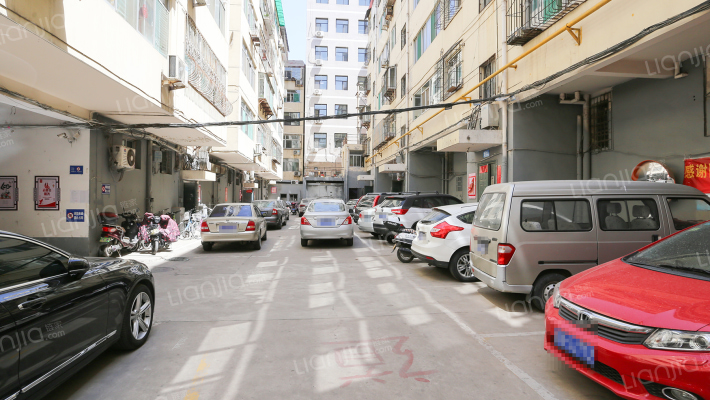 山大二院宿舍外景图