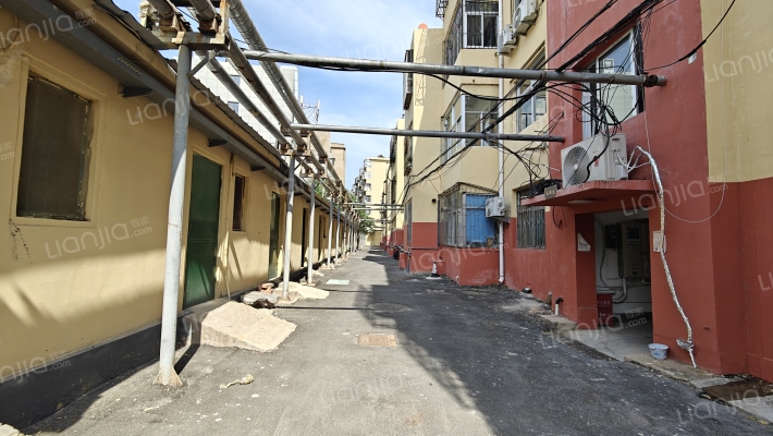 石化宿舍北院外景图