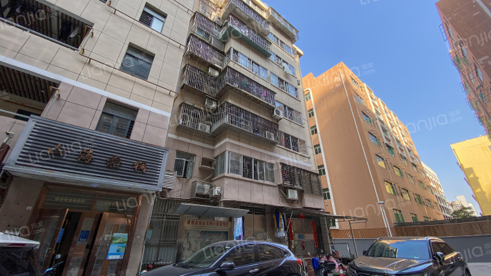 东汇宿舍楼外景图