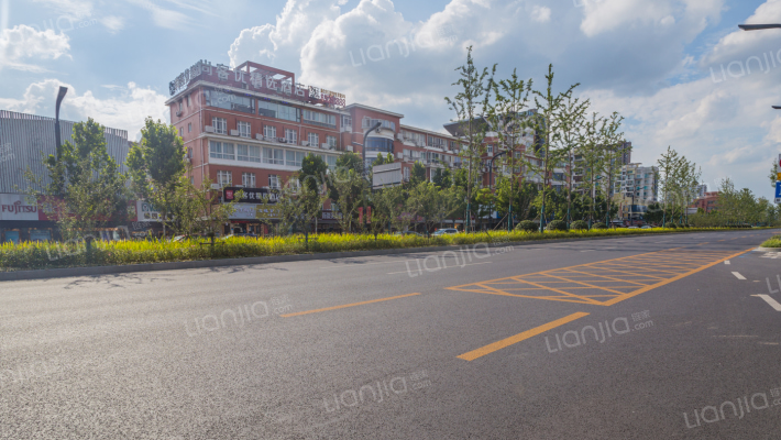 城市先锋公寓外景图