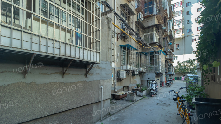 西安土产公司家属院外景图