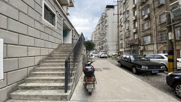 中城大厦外景图