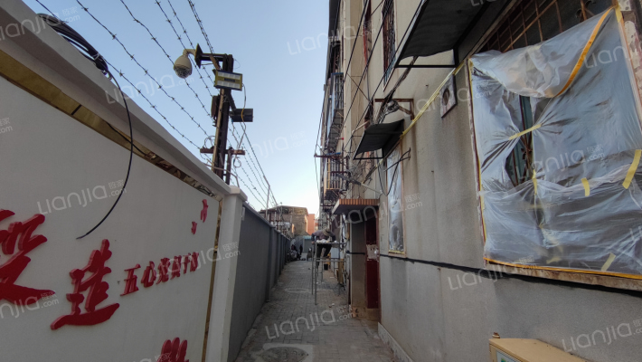 郊区信用联社家属楼外景图