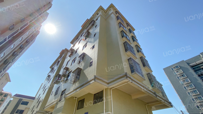 区细星住宅楼外景图