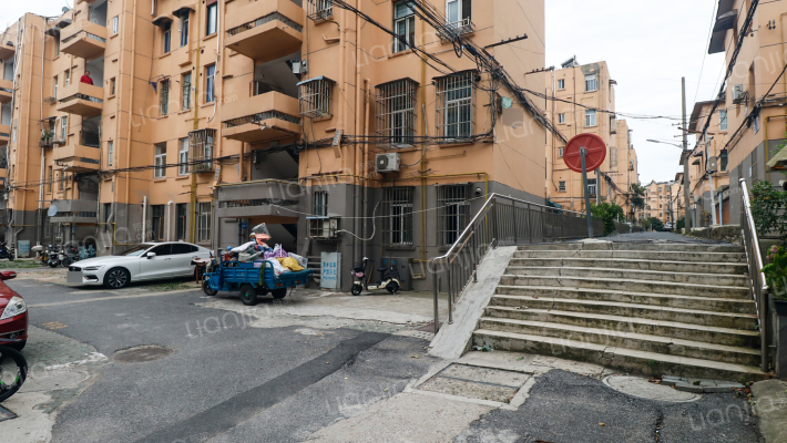 九村东巷外景图