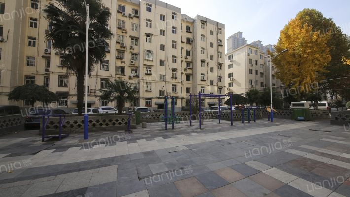 水泥制管厂家属院外景图