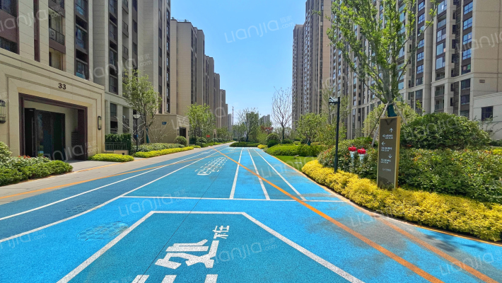 和居翠湖新著外景图