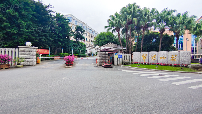 翠湖山庄外景图