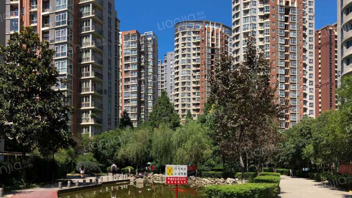 枫韵蓝湾社区外景图