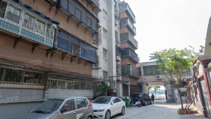 湖东小区8号院外景图