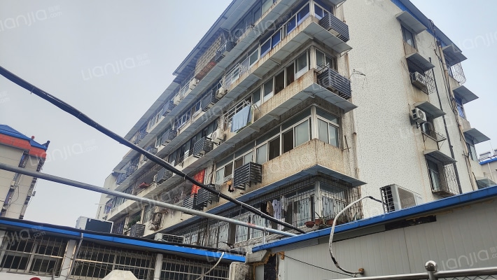 东建宿舍外景图