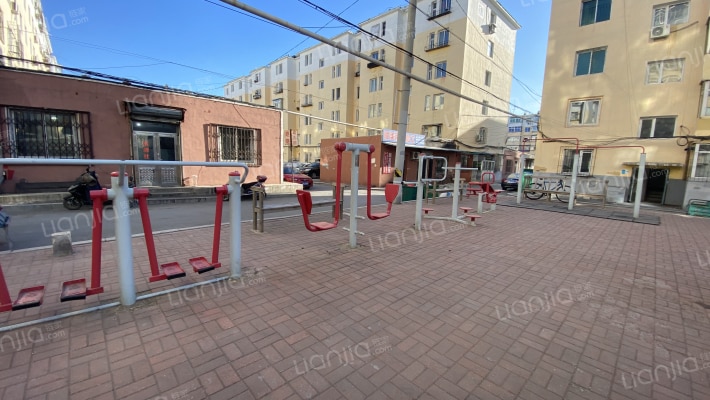 交校家属楼外景图