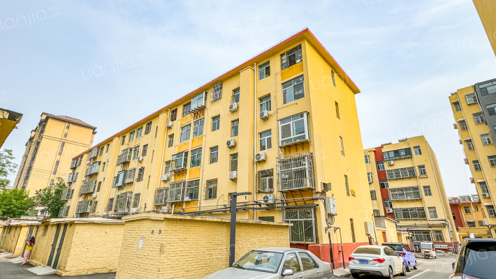 泰山学院文化路宿舍区外景图