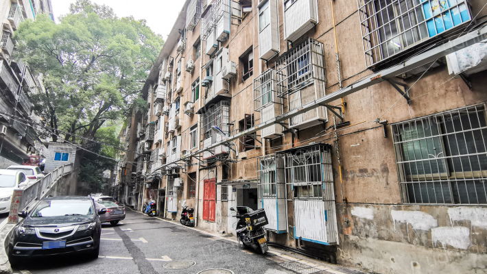 粮二库宿舍外景图