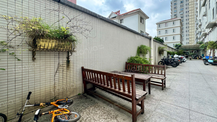 古谷禾黄居外景图