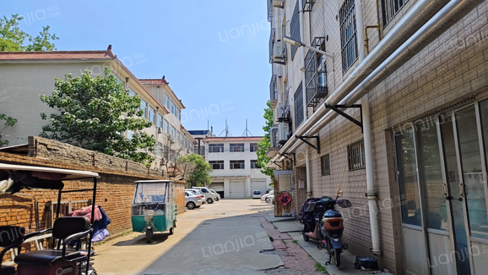 华宇房地产家属楼外景图