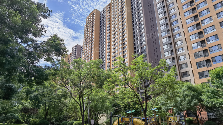 万科蓝山一期外景图