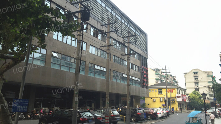 体育大厦外景图