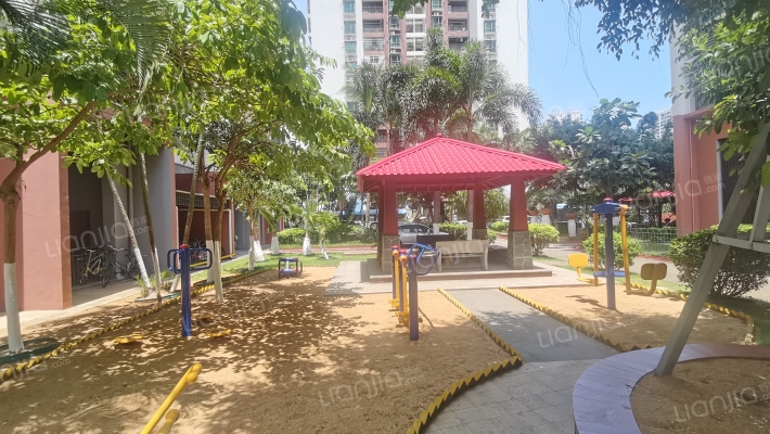 红城湖国际广场外景图