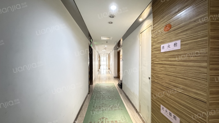 新区哥伦布广场外景图