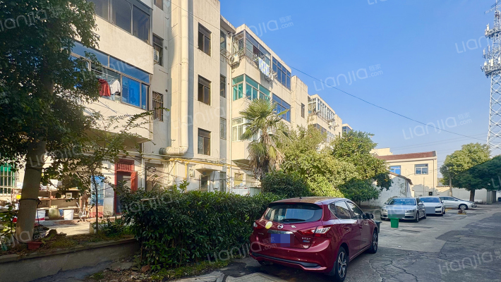 车站西村外景图