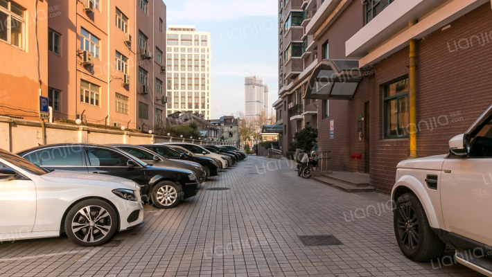 扬子江大厦外景图