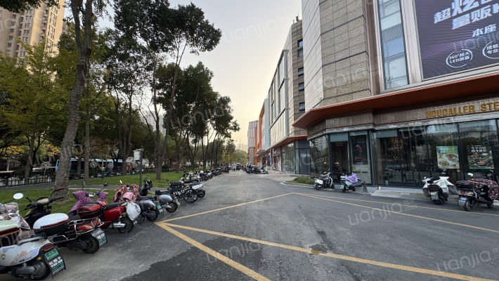 盛唐乐享城外景图