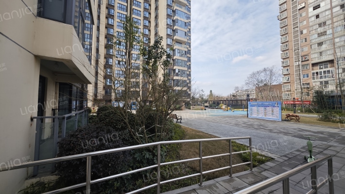 吾家花苑外景图