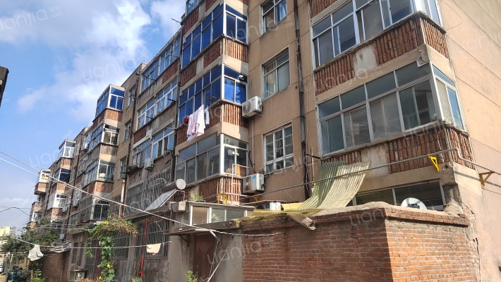 纺织厂家属院外景图