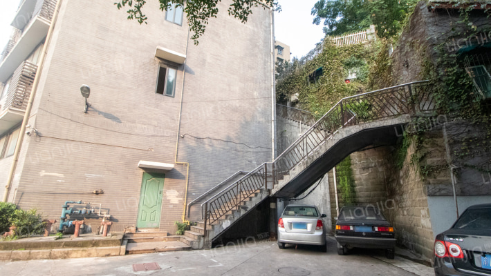 路灯大厦外景图