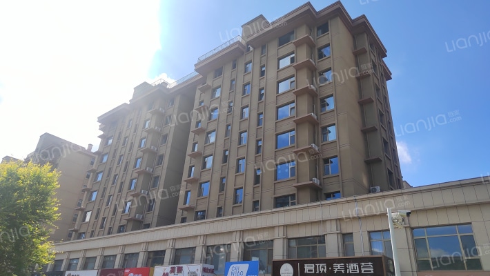 枫香湖畔凤庭园外景图