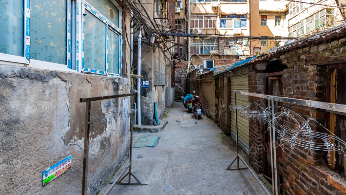 青年路128号院外景图