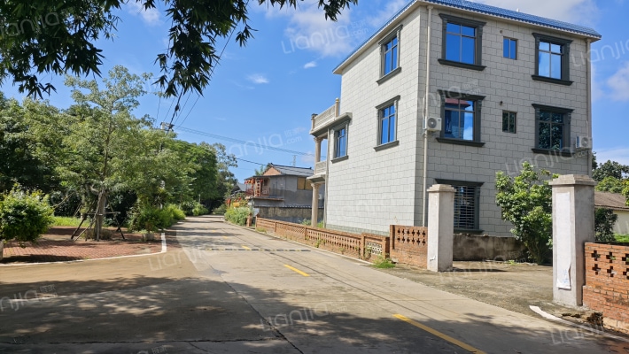 关井上村外景图