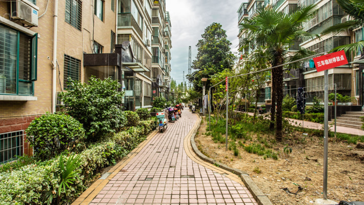 盛融青城外景图