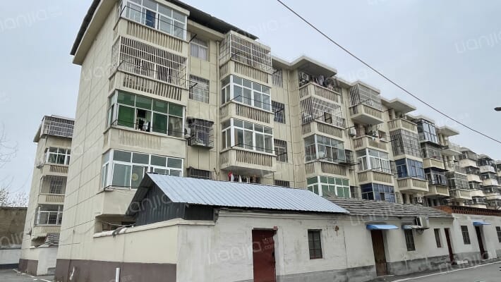 十六队家属院外景图