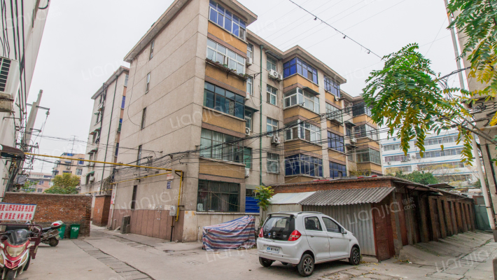 仪表厂家属院外景图