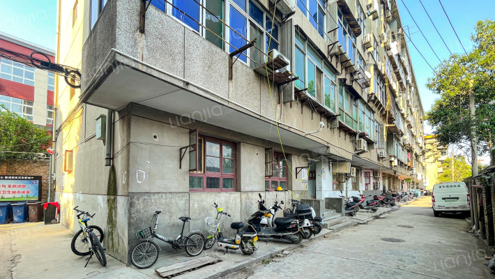 三十三中住宅楼外景图