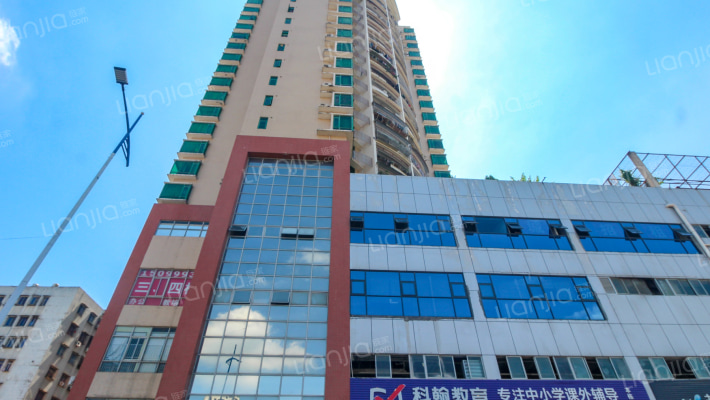 润宇广场外景图