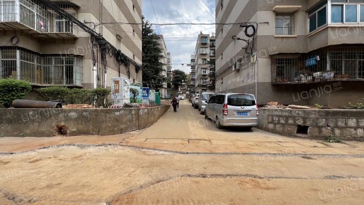 昆明机床厂住宅区外景图