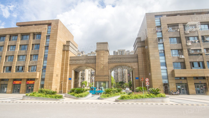 滨河人家外景图