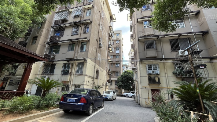 八一路417号外景图