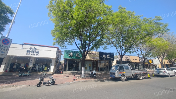 崔店子村外景图