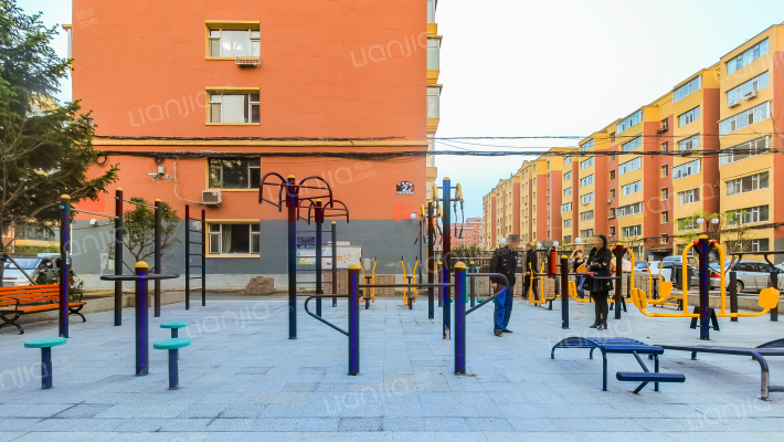 废旧回收家属楼外景图