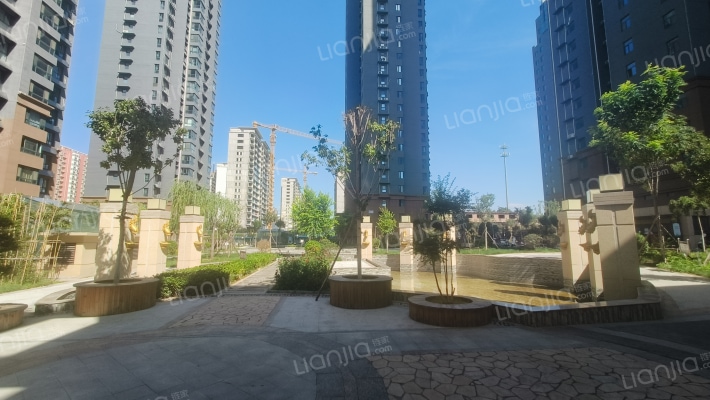 金色漫城外景图