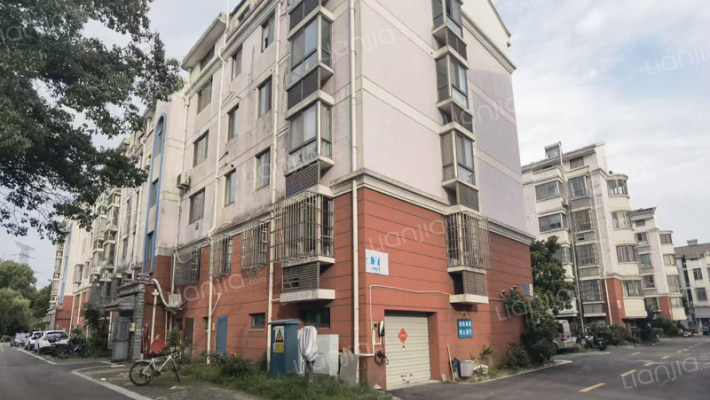 天湖之春外景图