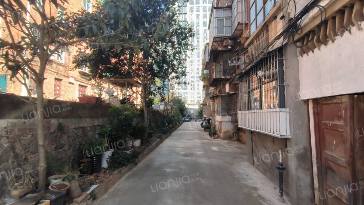 云南齿轮厂职工宿舍外景图