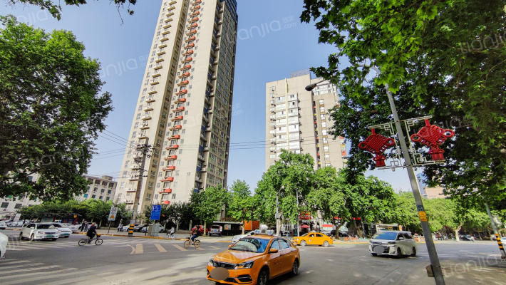 世纪春天外景图